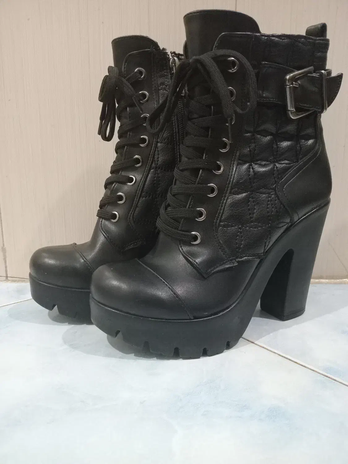 پوتین|کیف، کفش، کمربند|تبریز, |دیوار