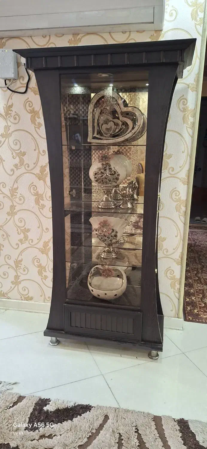 بوفه.ویترین بلند چراغ دار|بوفه، ویترین، کنسول|آبادان, |دیوار