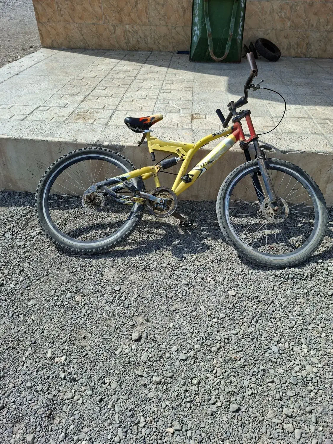 دوچرخه ۲۶|دوچرخه، اسکیت، اسکوتر|رودخانه, |دیوار