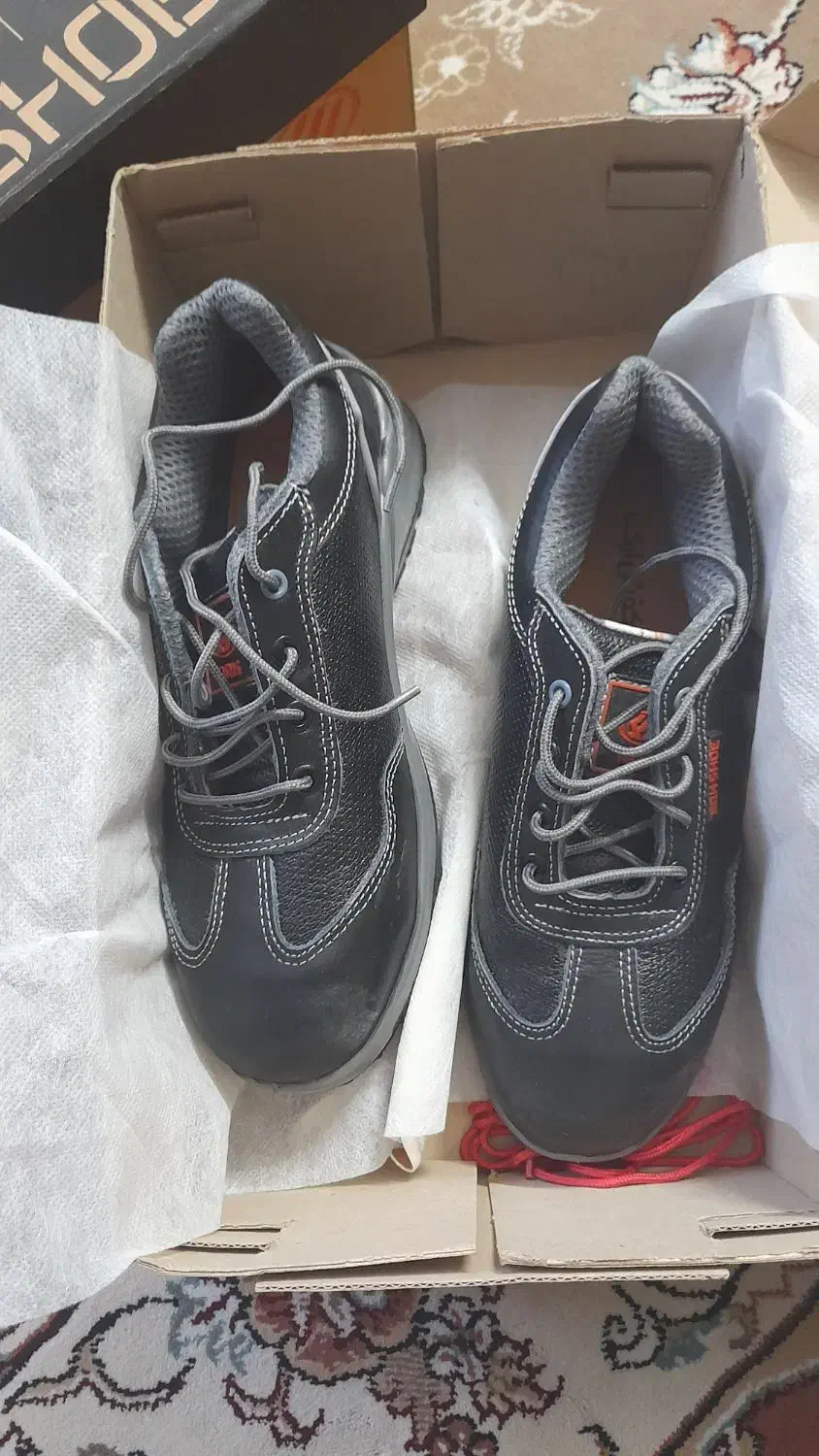 کفش ایمنی|کیف، کفش، کمربند|شاهین‌شهر, شهرک گلدیس|دیوار