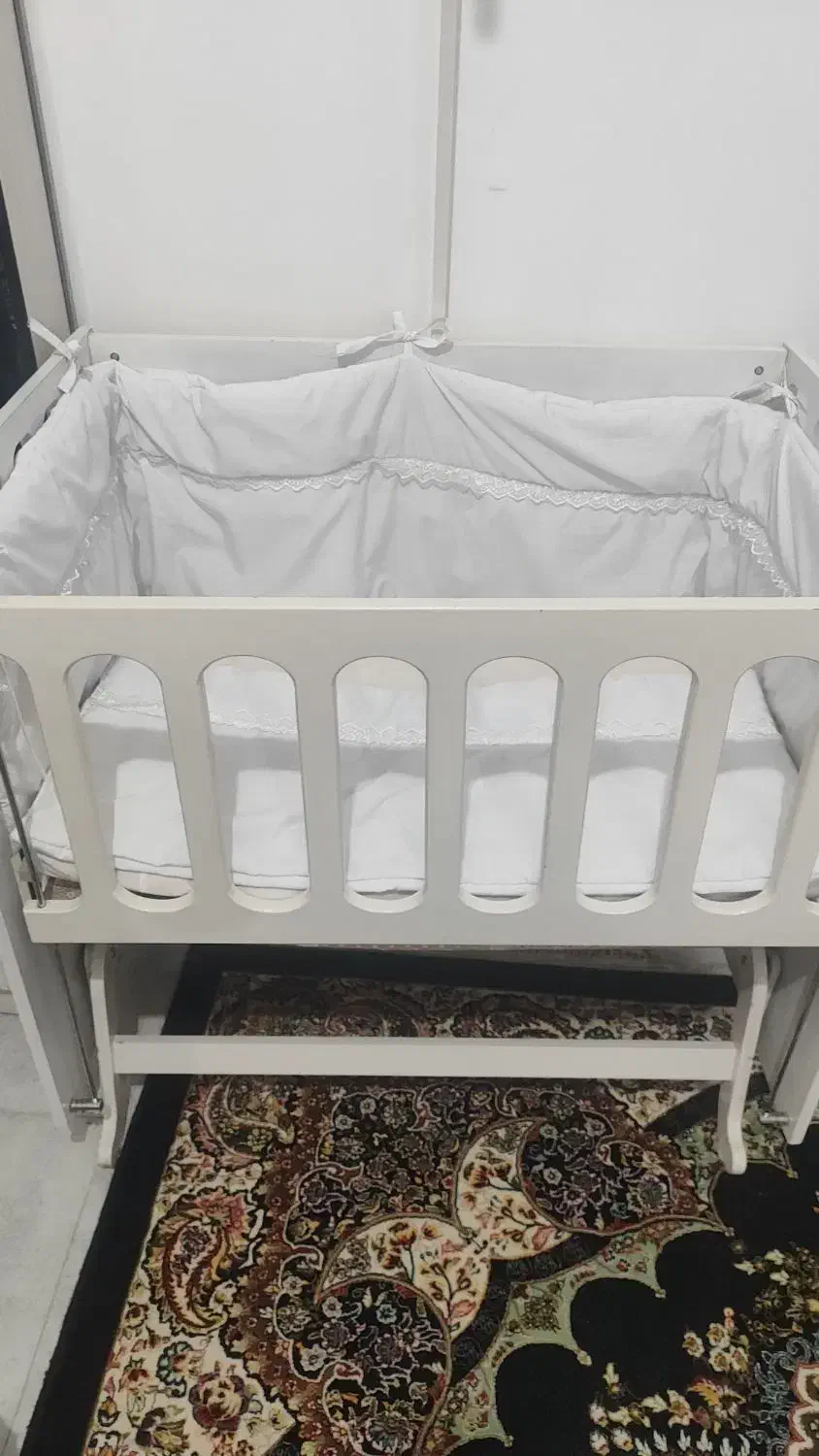 تخت کنار مادر.کاملا نو و بلا استفاده|تخت و سرویس خواب|هشتگرد, هشتگرد قدیم|دیوار