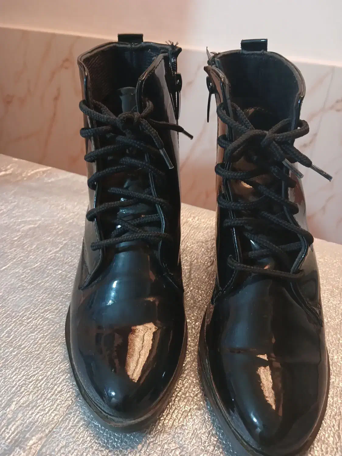 نیم پوت|کیف، کفش، کمربند|زرندیه, |دیوار