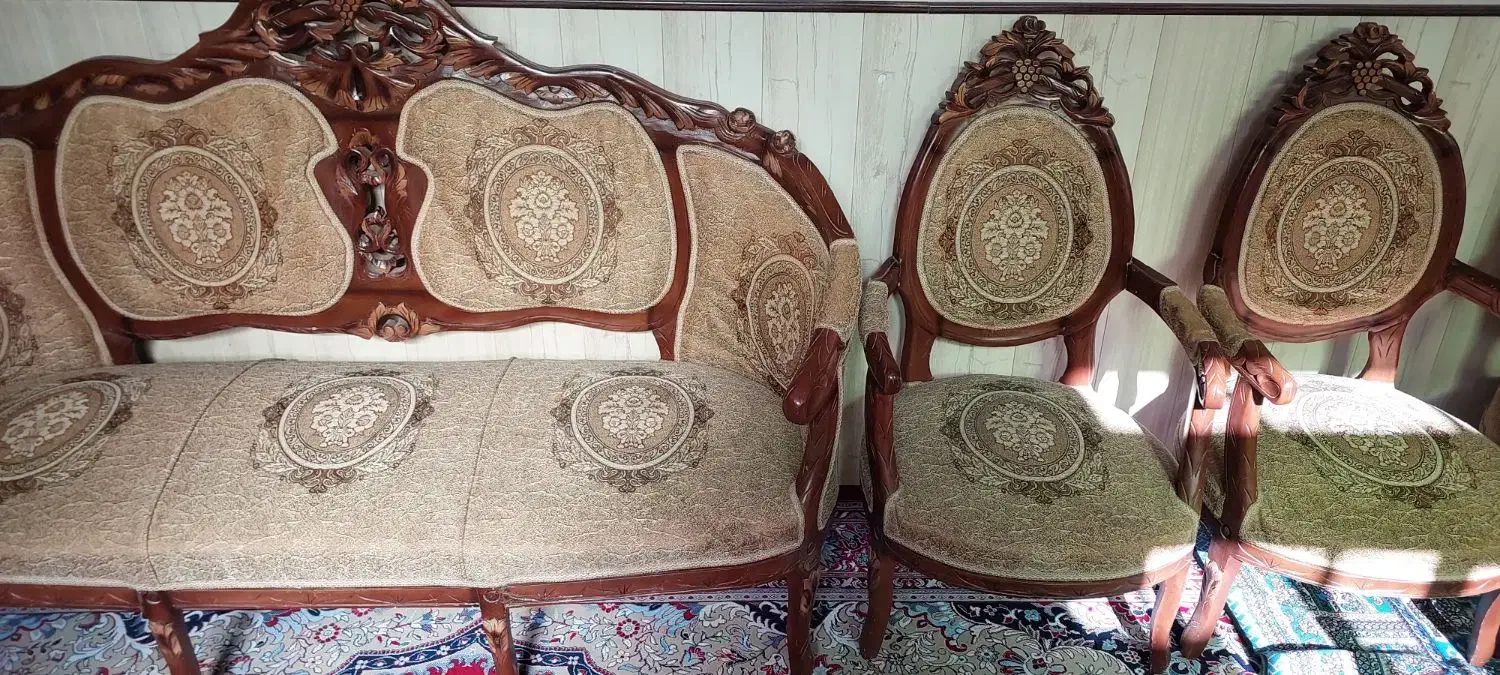 مبل ۹ نفره تمیز و عالی با بهترین چوب|مبلمان خانگی و میز عسلی|یزد, |دیوار