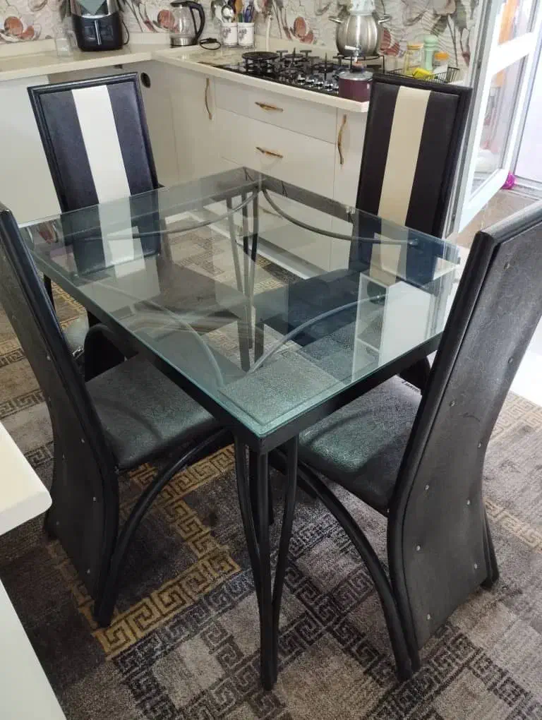 میزغذاخوری ۴ نفره تمیز|میز و صندلی غذاخوری|ارومیه, |دیوار