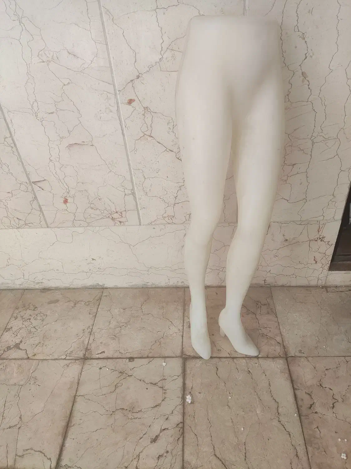 مانکن پایین تنه شلوار زنانه|لباس|فردیس, فردیس|دیوار