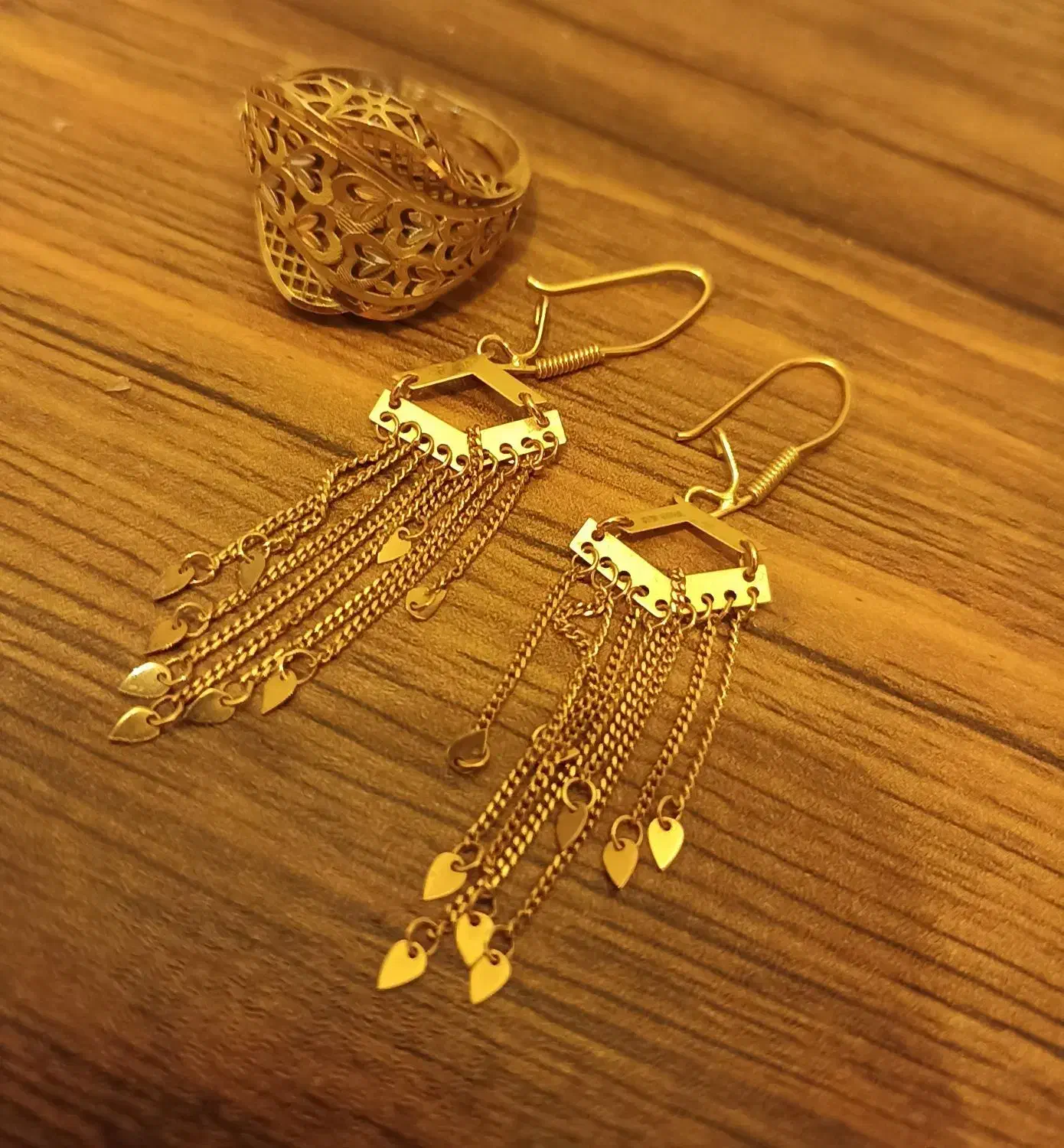 گوشواره و انگشتر طلا 200 بالای تابلو|جواهرات|بوشهر, |دیوار