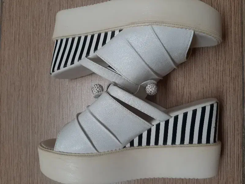 صندل مجلسی چرمی خارجی|کیف، کفش، کمربند|خمینی‌شهر, |دیوار