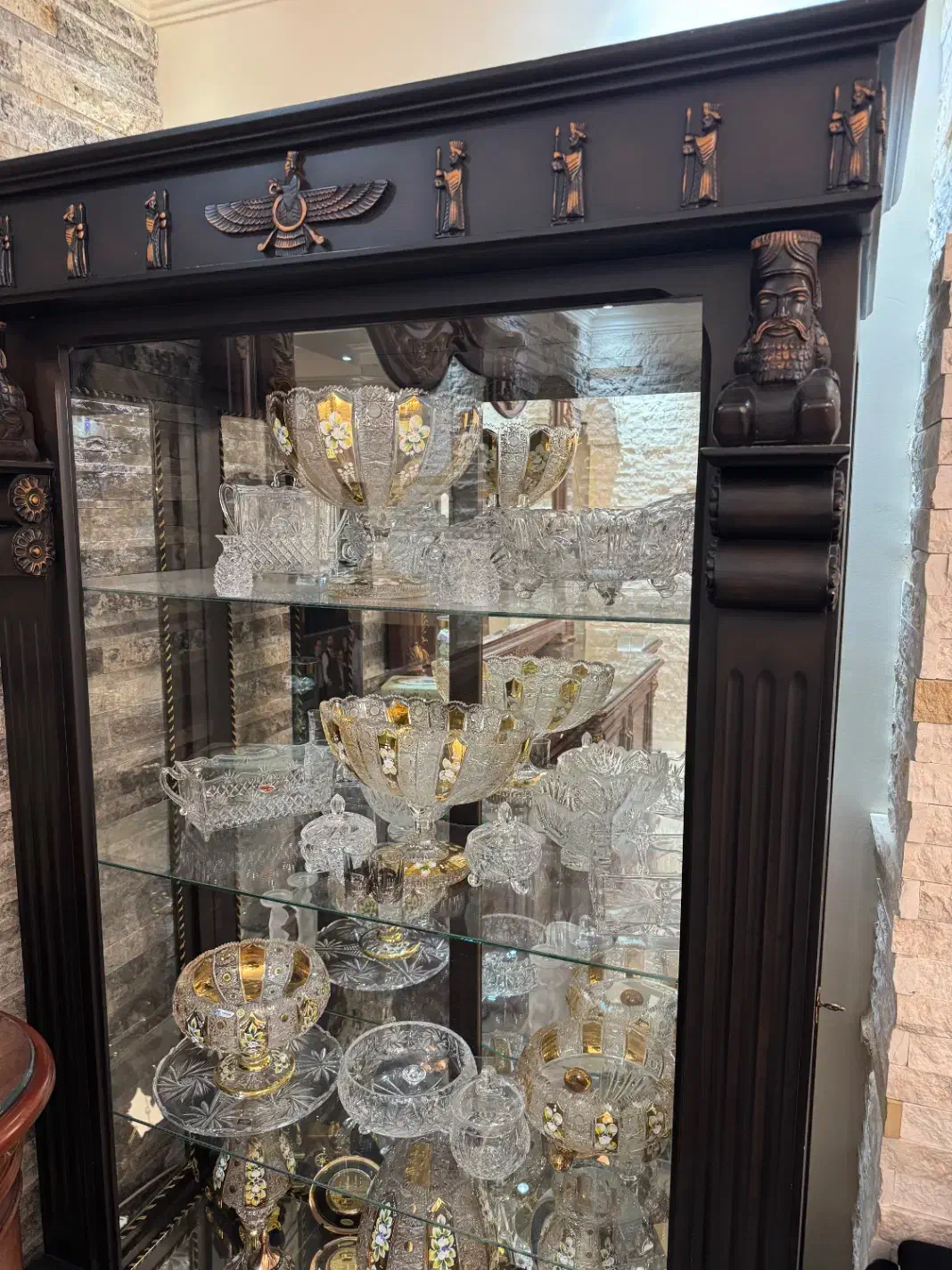 ویترین چوبی ۴ طبقه با هالوژن|بوفه، ویترین، کنسول|تهران, فردوس|دیوار