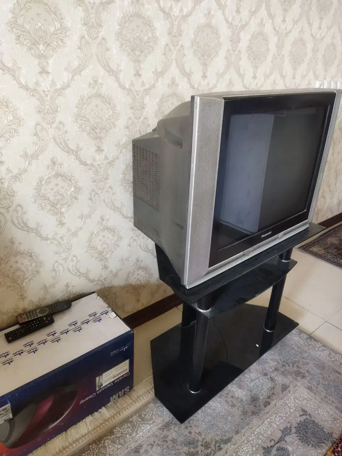 تلویزیون29 اینچ و میز|تلویزیون و پروژکتور|اهواز, سپیدار|دیوار