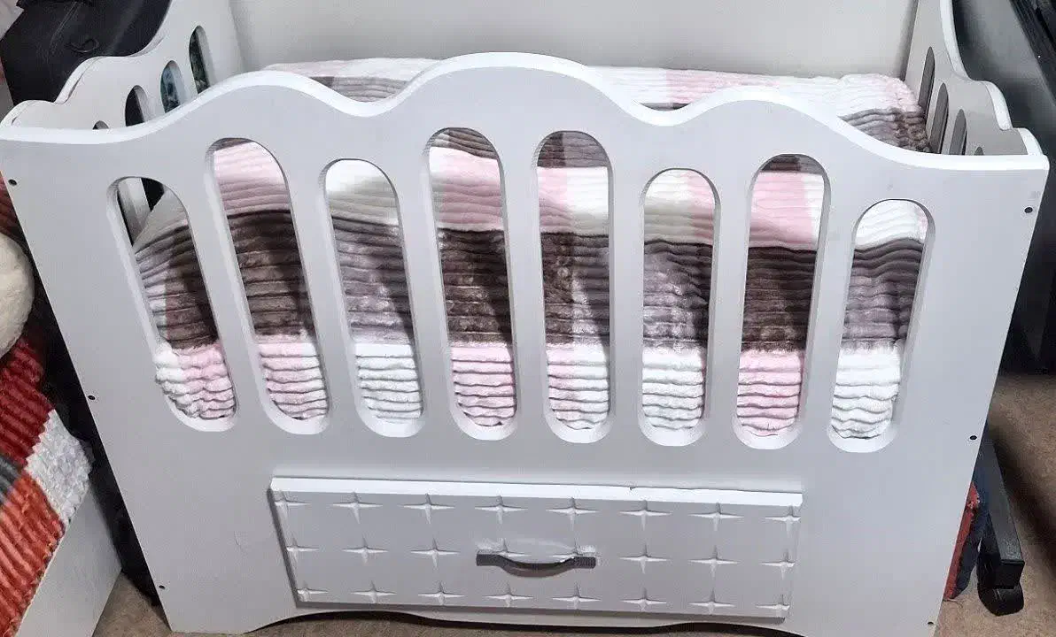 تخت خواب نوزادی|اسباب و اثاث بچه|همدان, |دیوار