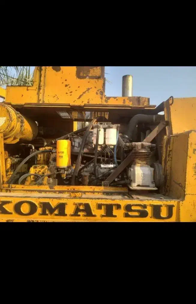 فروش سه دنگ یاکامل بیل مکانیکی کماتسو۱۰۰|خودرو سنگین|شیراز, ارم|دیوار