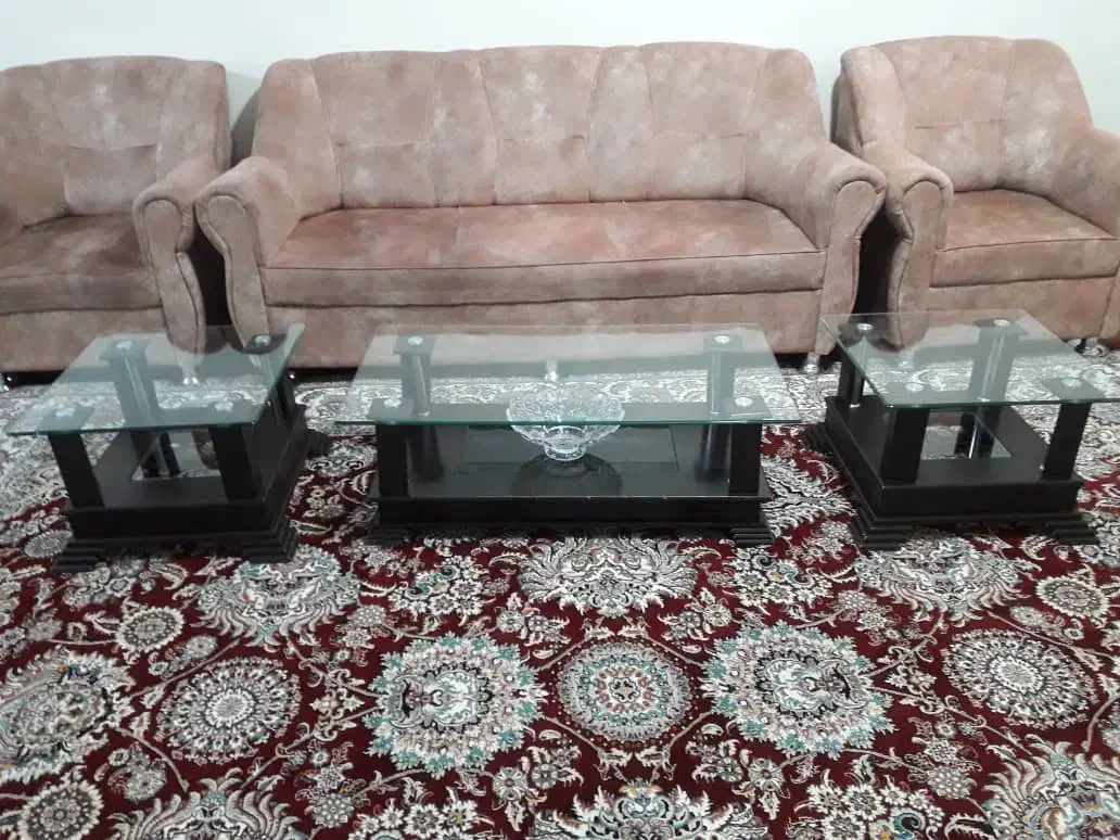 جلومبلی ومیزعسلی|مبلمان خانگی و میز عسلی|میانه, |دیوار