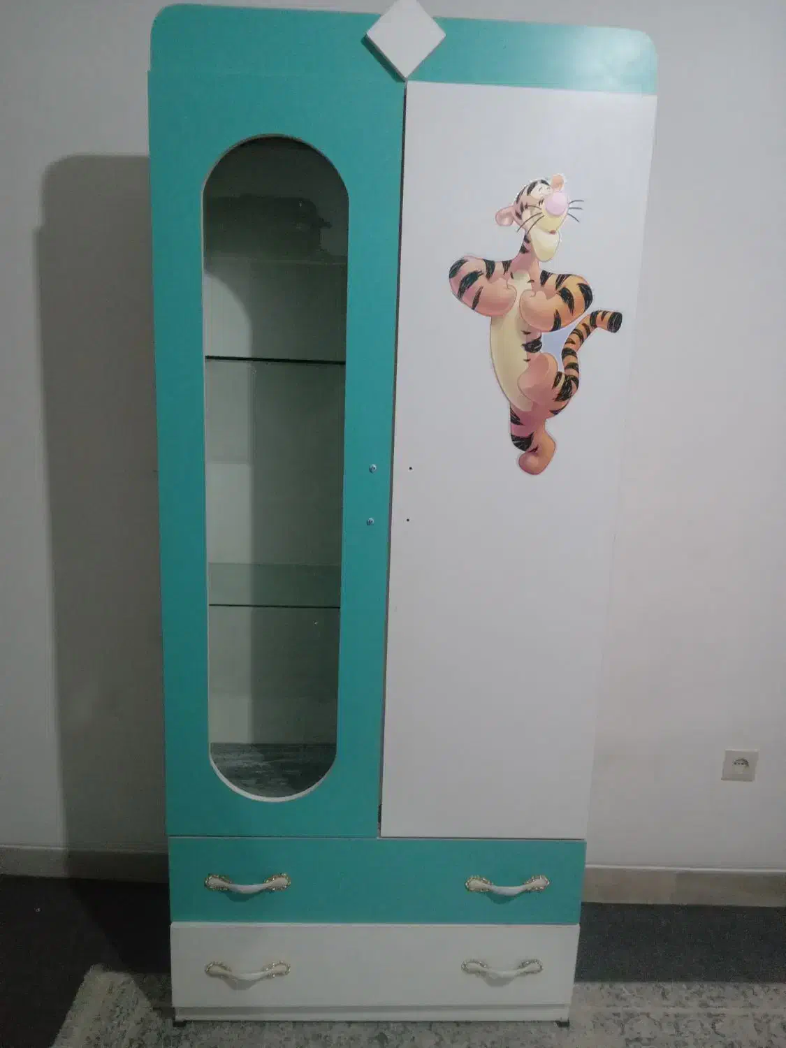 کمد|جاکفشی، کمد، دراور|اصفهان, بهارستان|دیوار