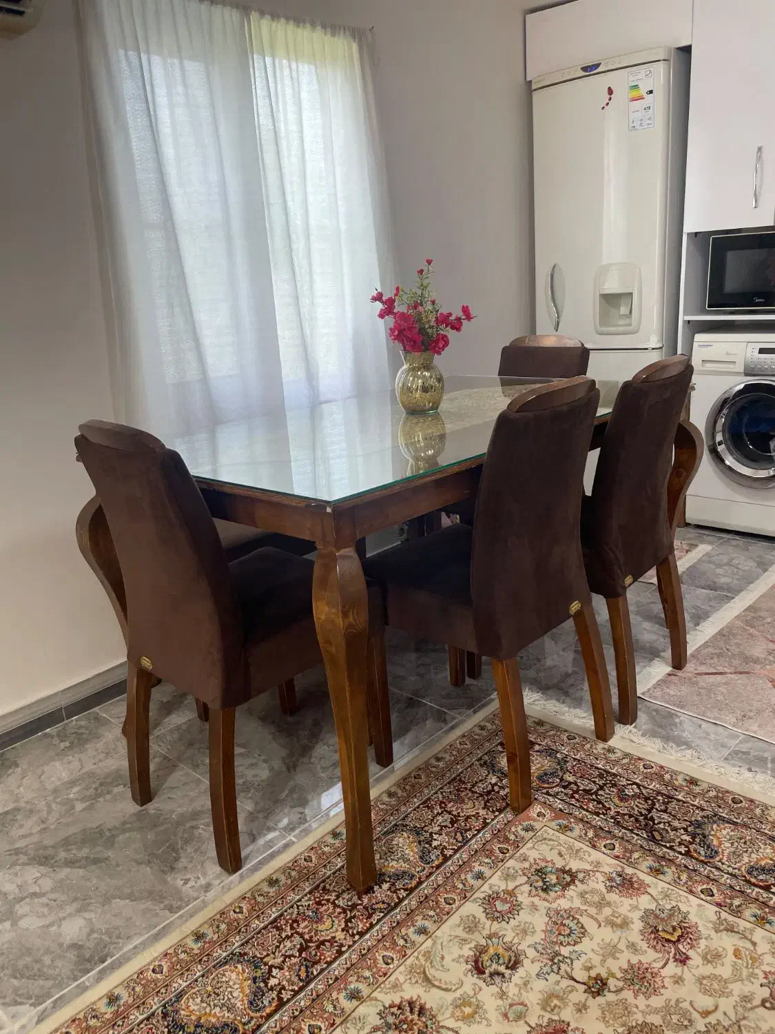 میز نهار خوری|میز و صندلی غذاخوری|رشت, بازار|دیوار