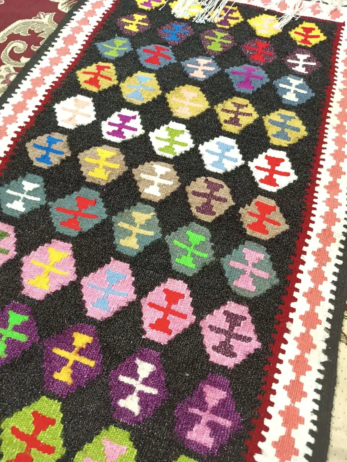 گلیم دستباف با نخ شنل و بافتی خوب|گلیم، جاجیم، گبه|میانه, |دیوار