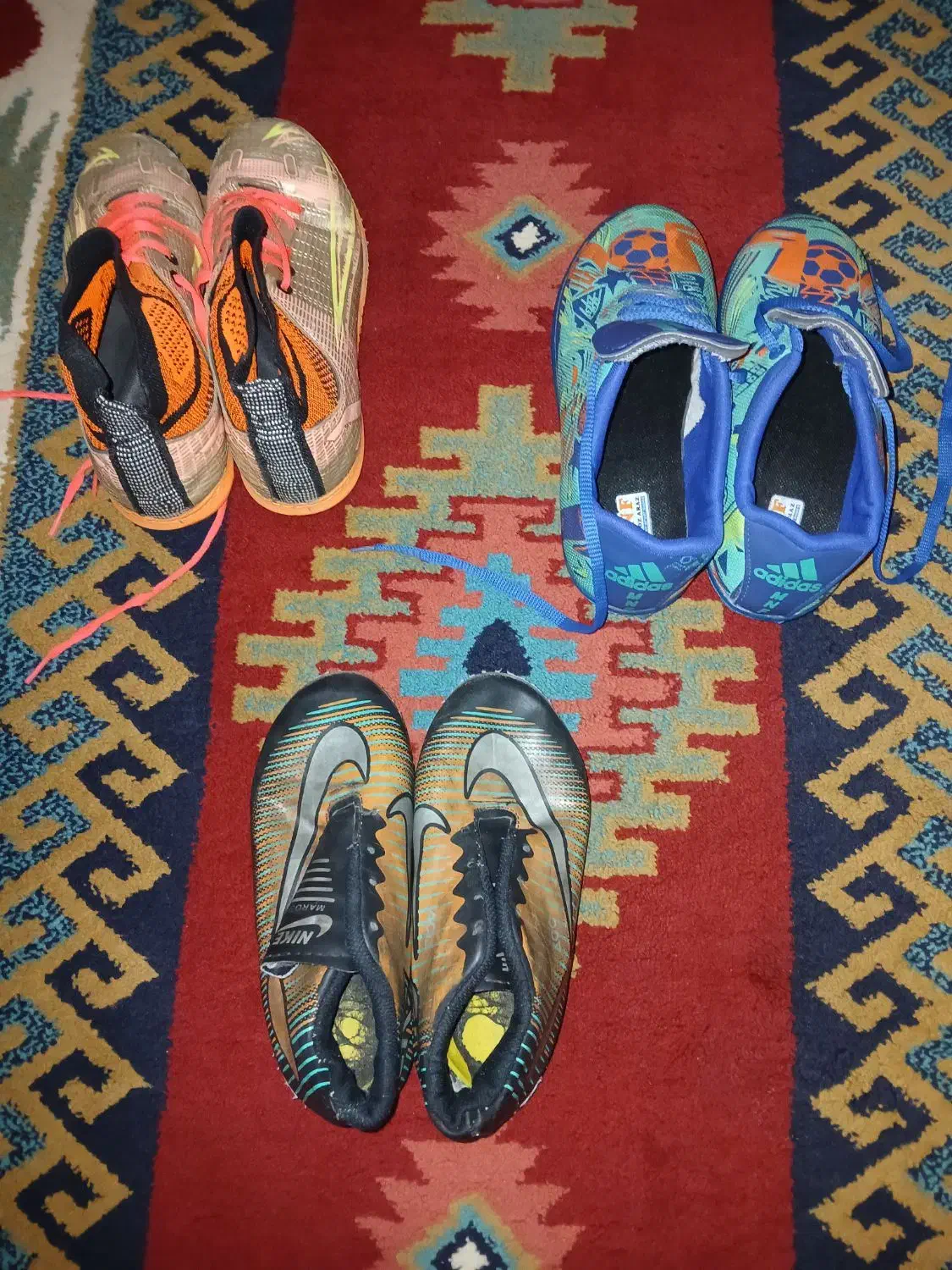 کفش فوتبالی سالنی ومیخی|تجهیزات ورزشی|خلخال, |دیوار