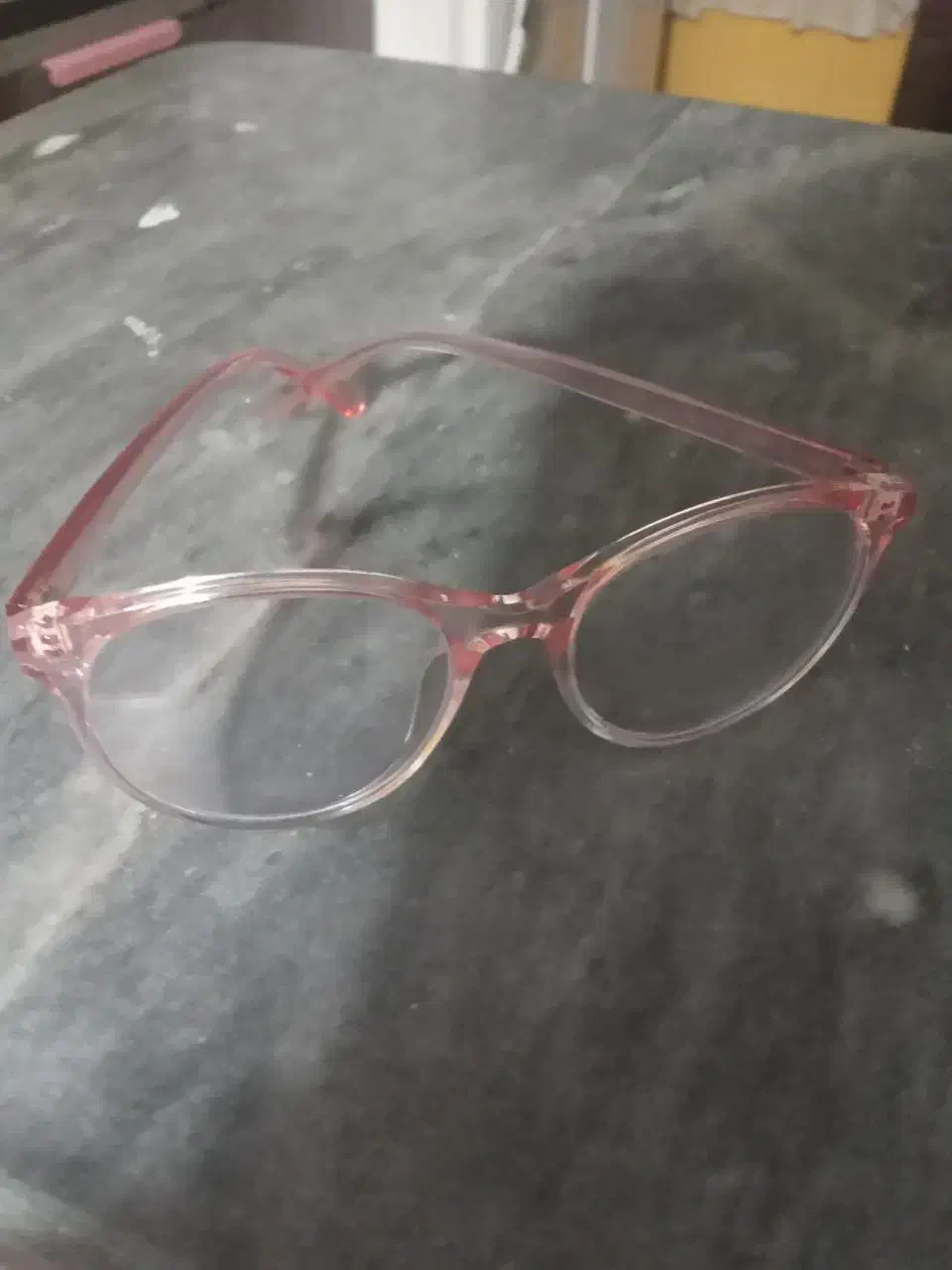 عینک با قاب نو|زیورآلات و اکسسوری|زرندیه, |دیوار