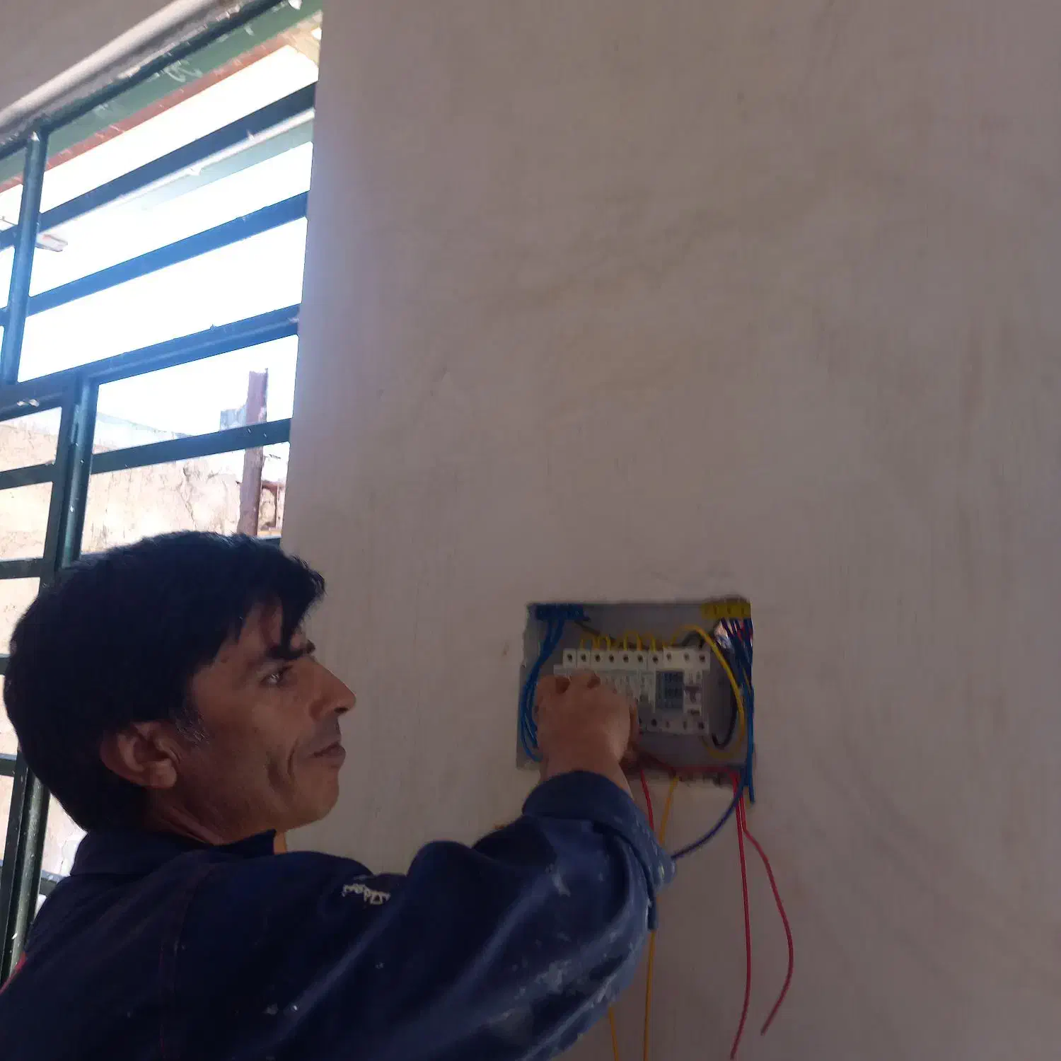 برق کاری ساختمان به صورت کلی و جزعی|خدمات پیشه و مهارت|کوهدشت, |دیوار