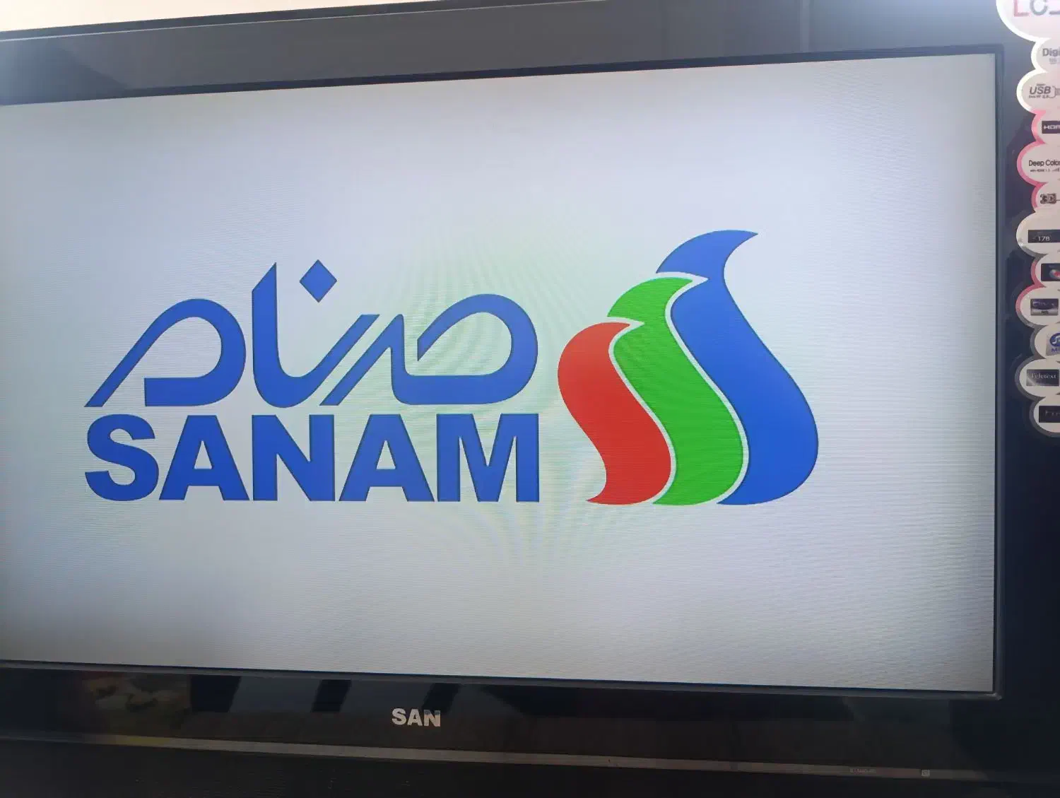 دو عدد تلویزیون|تلویزیون و پروژکتور|بیله سوار, |دیوار