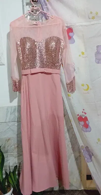 لباس مجلسی|لباس|شاهین‌شهر, عطار|دیوار