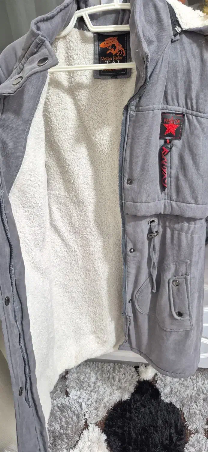 کاپشن|لباس|سلماس, |دیوار