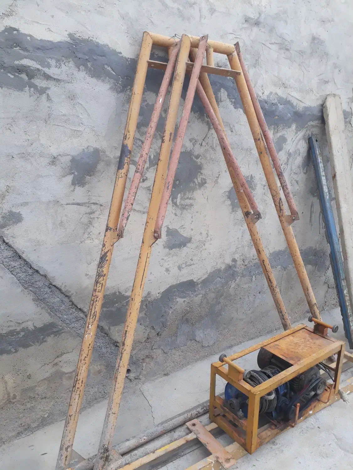 بالابر ساختمانی بتونیر میکسر|ماشین‌آلات صنعتی|کبودرآهنگ, |دیوار