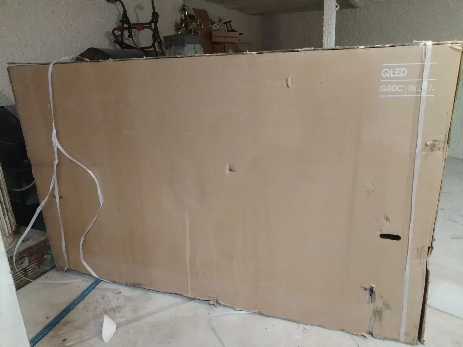 کارتن تلویزیون 98 و 85 اینچ|تلویزیون و پروژکتور|لواسان, |دیوار