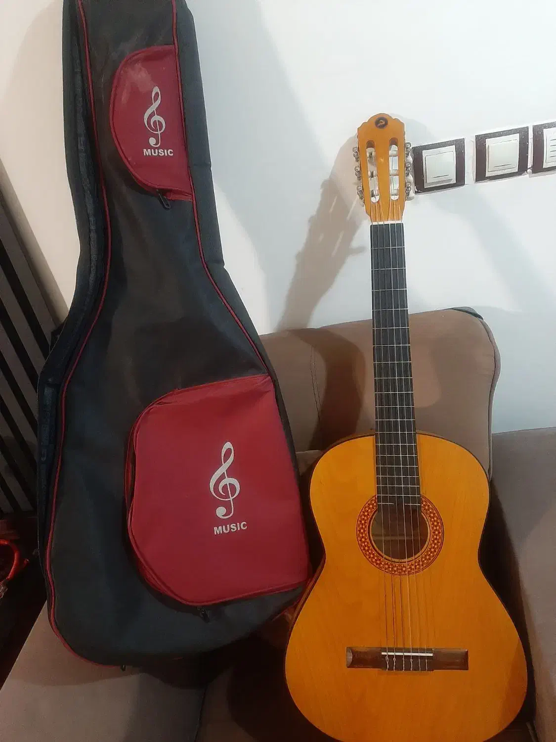 گیتار کلاسیک|گیتار، بیس، امپلیفایر|اردبیل, |دیوار