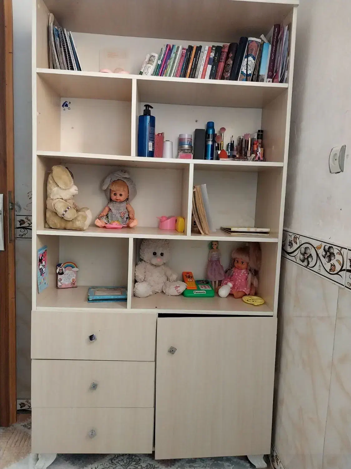 کتابخانه تمیز و سالم      یک و پانصد|کتابخانه، شلف، قفسه‌های دیواری|صباشهر, |دیوار