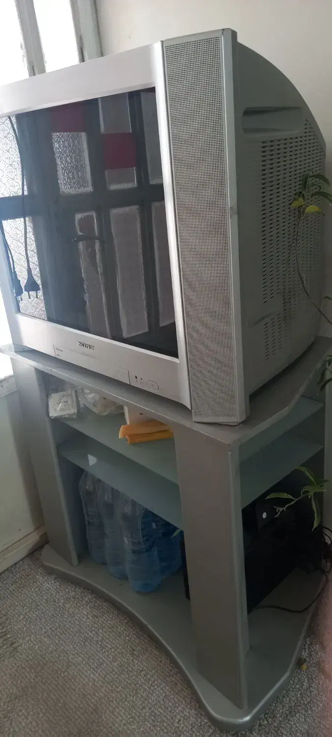 تلویزیون سونی و میز تلویزیون|تلویزیون و پروژکتور|مشهد, ویلاشهر|دیوار