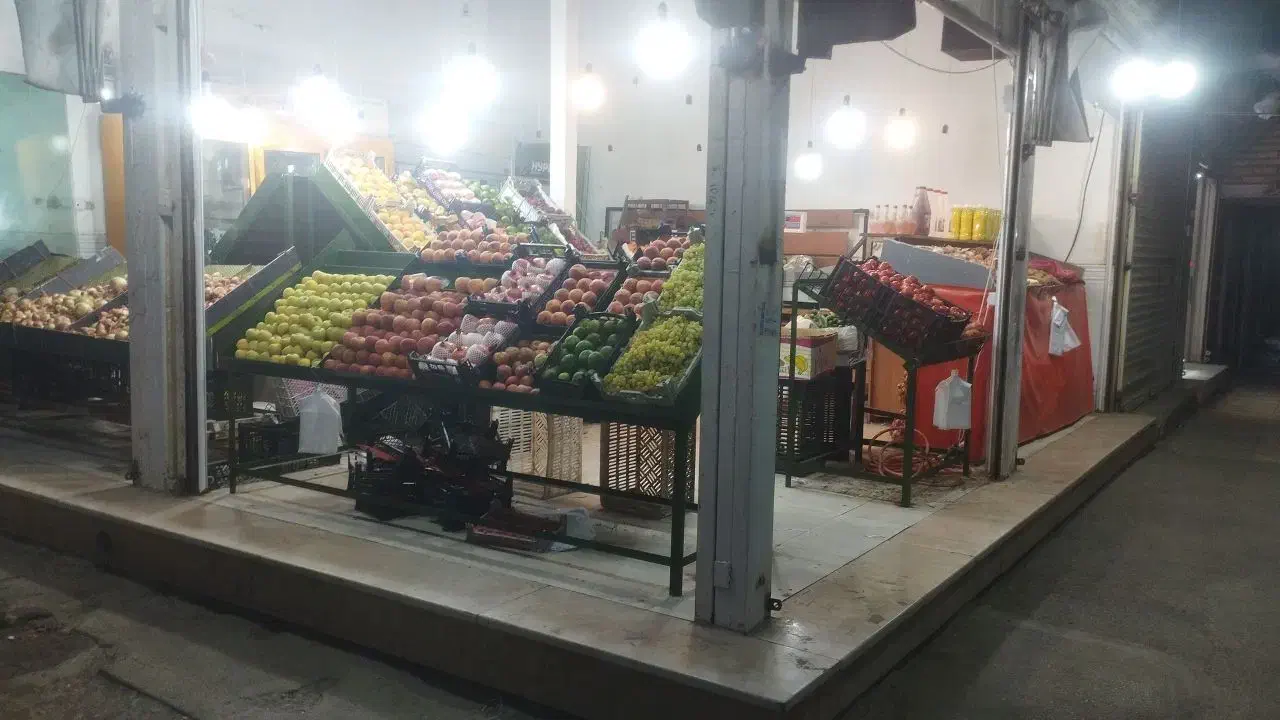 فروش لوازم میوه فروشی ویا واگذاری کامل|اجارهٔ مغازه و غرفه|مشهد, فدک|دیوار
