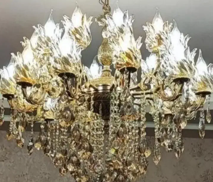 لوستر. ۱۲ .شاخ.ه۲۴ شعله تمام بر.نز پرکار و سنگین|لوستر و چراغ آویز|هشتگرد, شهرک اداری|دیوار