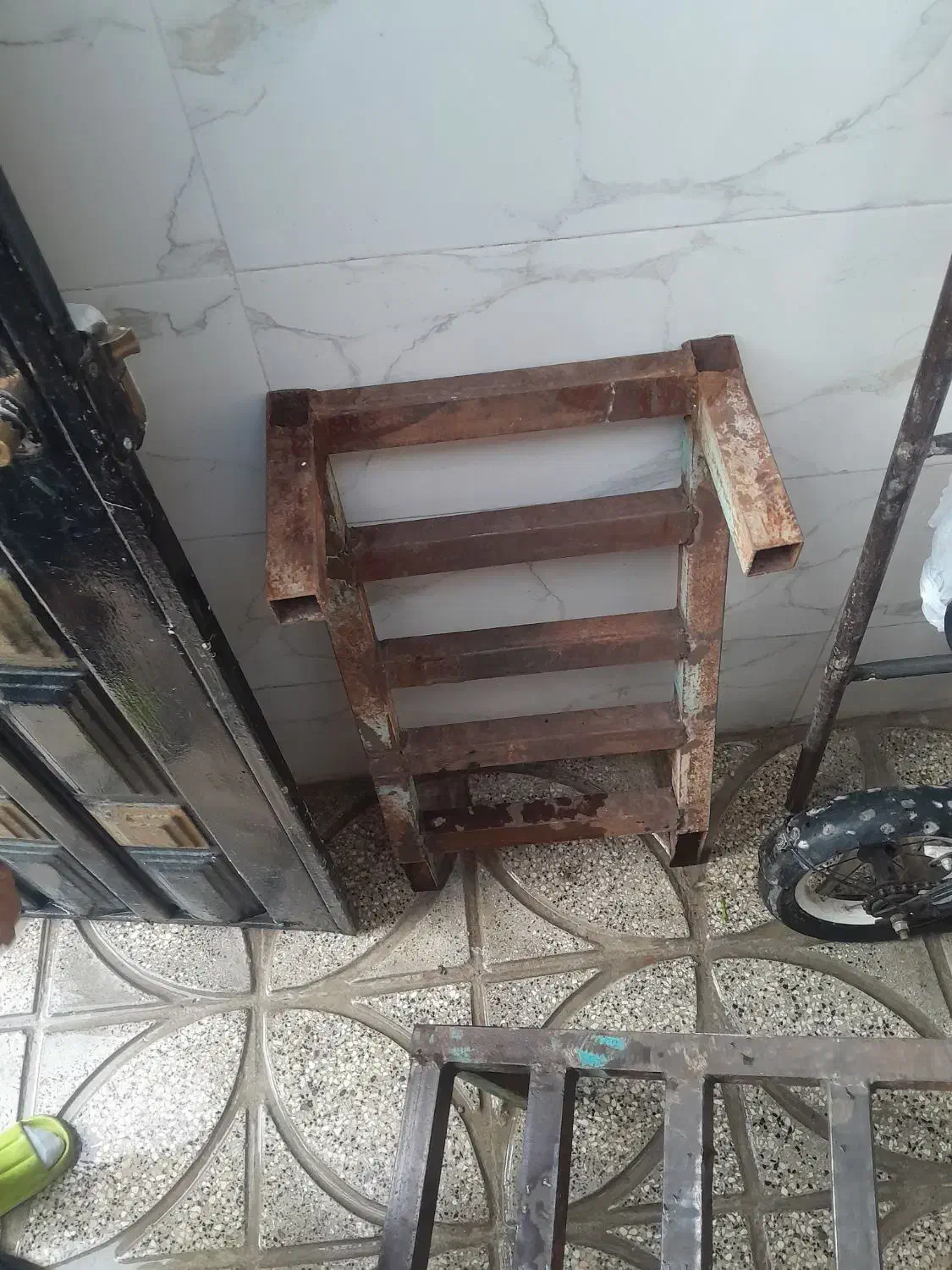 پل آهنی|مصالح و تجهیزات ساختمان|رباط‌کریم, رباط‌کریم|دیوار