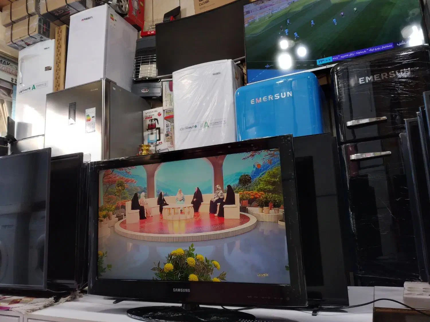 LCD32 اینچ سری 4 سامسونگ فلش خور دیجیتال درحد|تلویزیون و پروژکتور|پرند, فاز ۲|دیوار