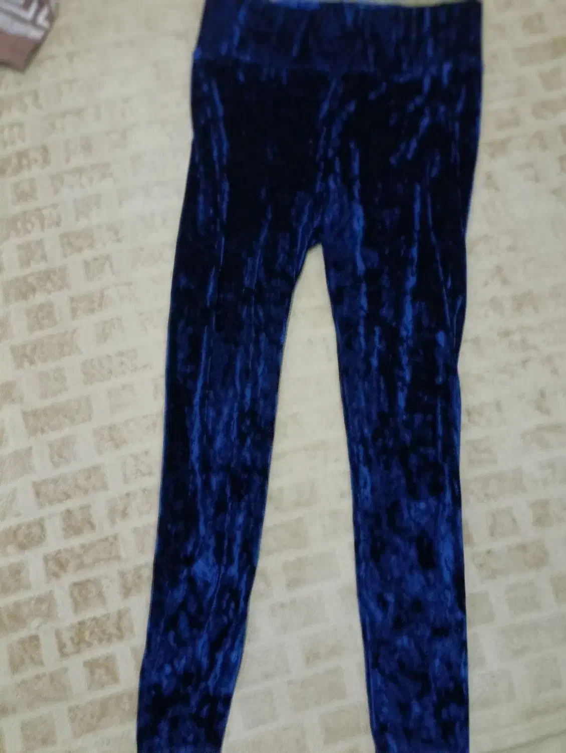 تعدادی لباس مانتو شلوار پیراهن شال و روسری|لباس|قدس, شهر‌قدس|دیوار