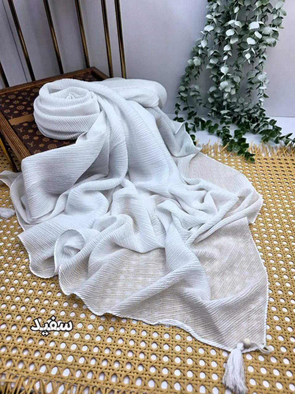 روسری مجلسی|لباس|نجف‌آباد, باغ ملی|دیوار