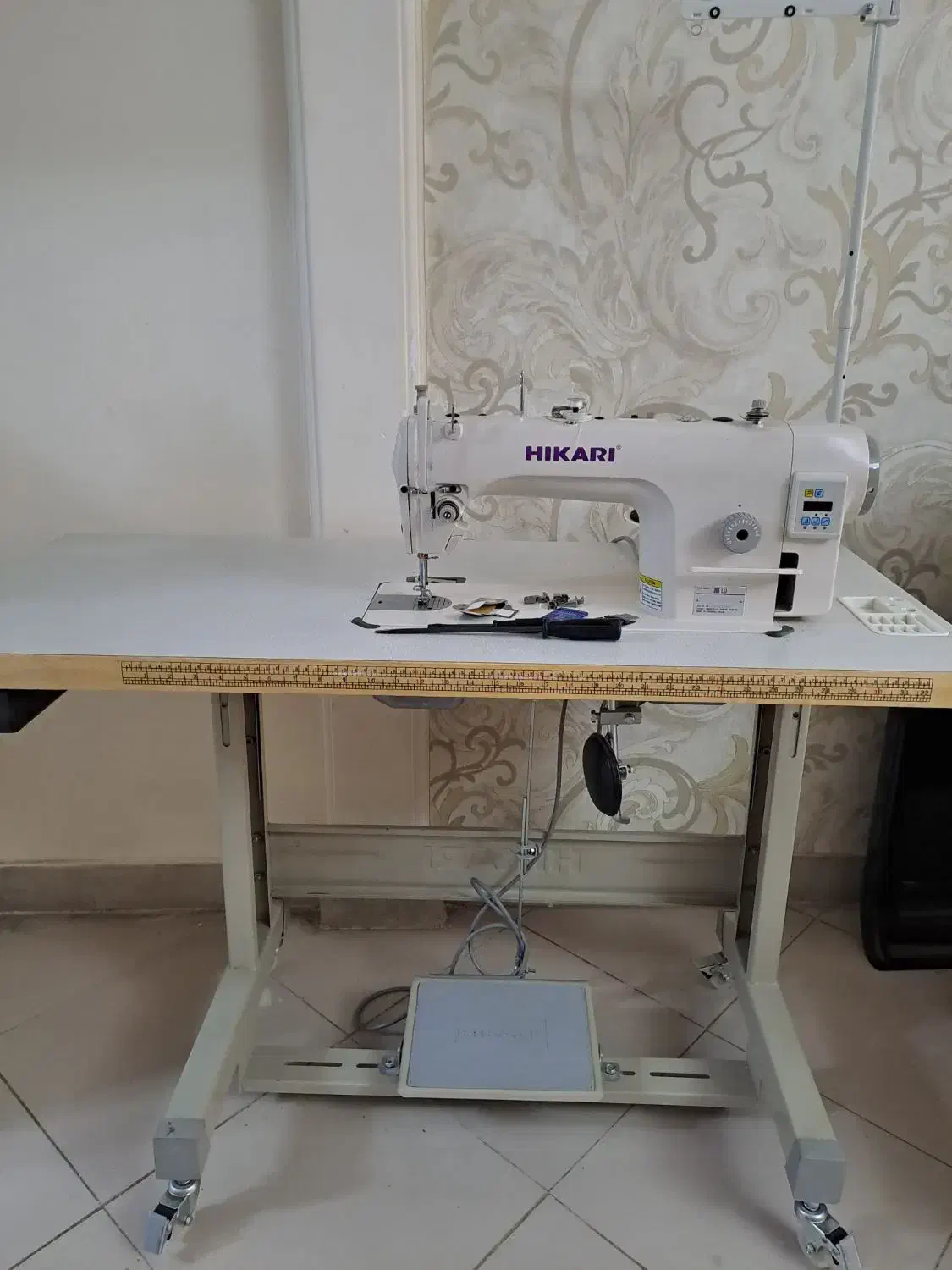 چرخ راسته دوز|چرخ خیاطی و ریسندگی|مشهد, نیروی هوایی|دیوار