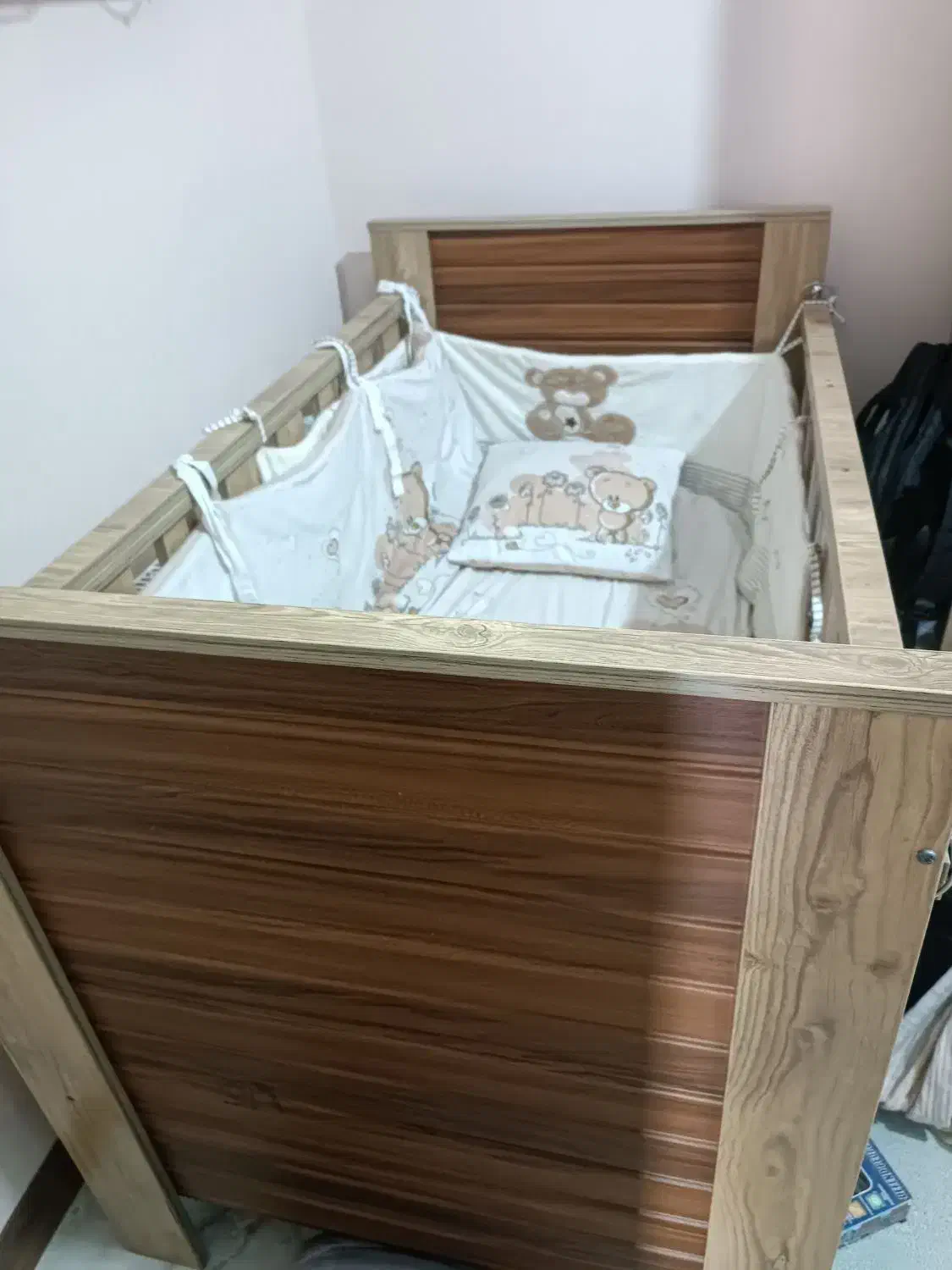 تخت نوزاد|تخت و صندلی بچه|مشکین‌دشت, |دیوار