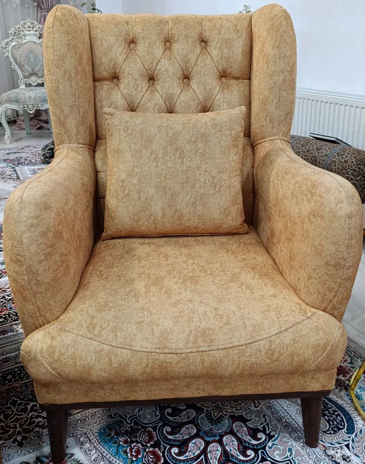 دو عدد مبل تک نفره در حد نوع|مبلمان خانگی و میز عسلی|کرج, شهرک بیدارچشمه|دیوار