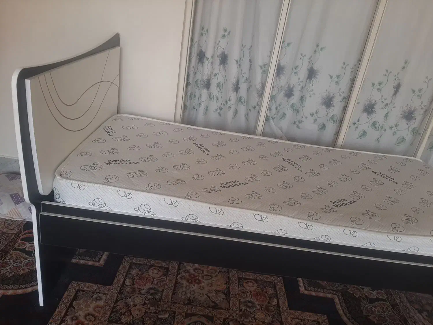 تختخواب تک نفره|تخت و سرویس خواب|ابریشم, |دیوار