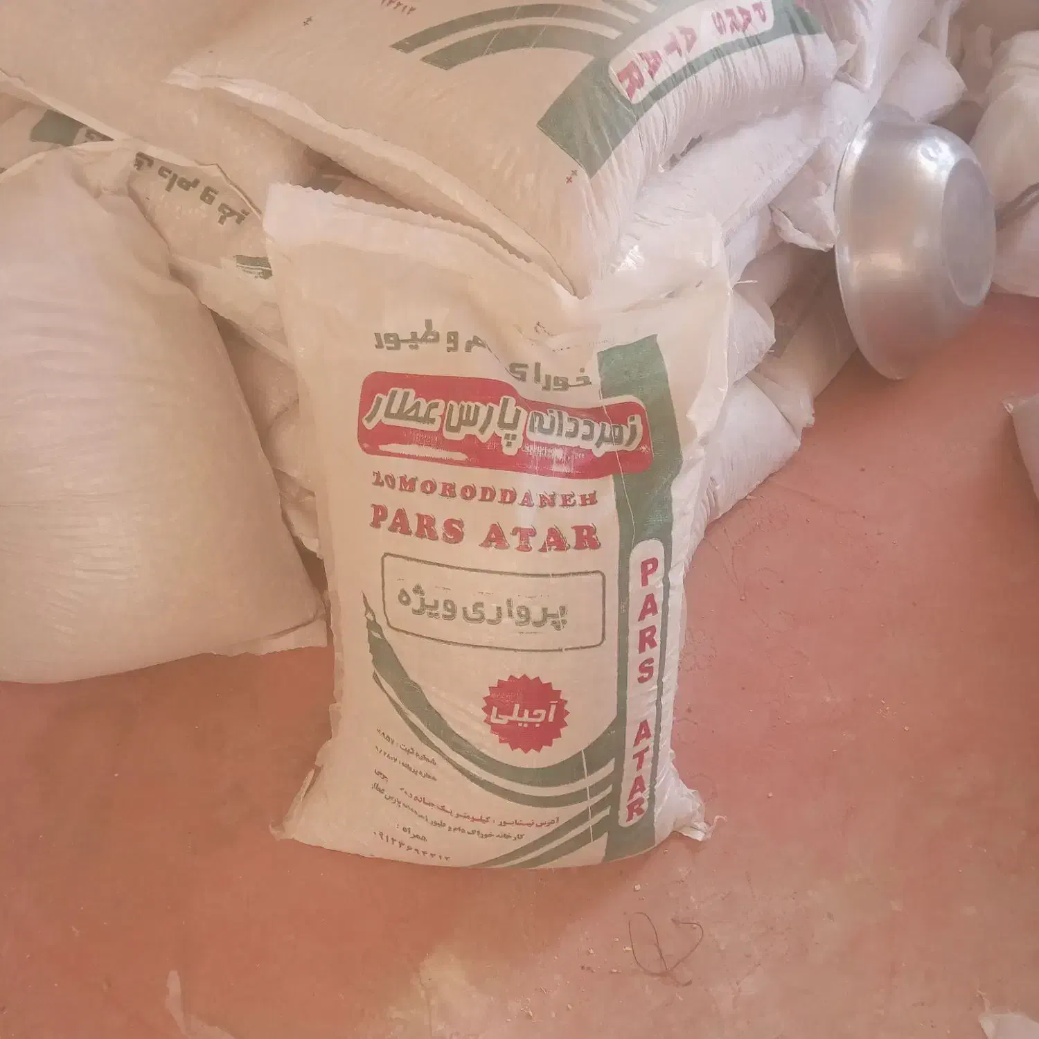 خوراک دام|حیوانات مزرعه|بوژگان, |دیوار