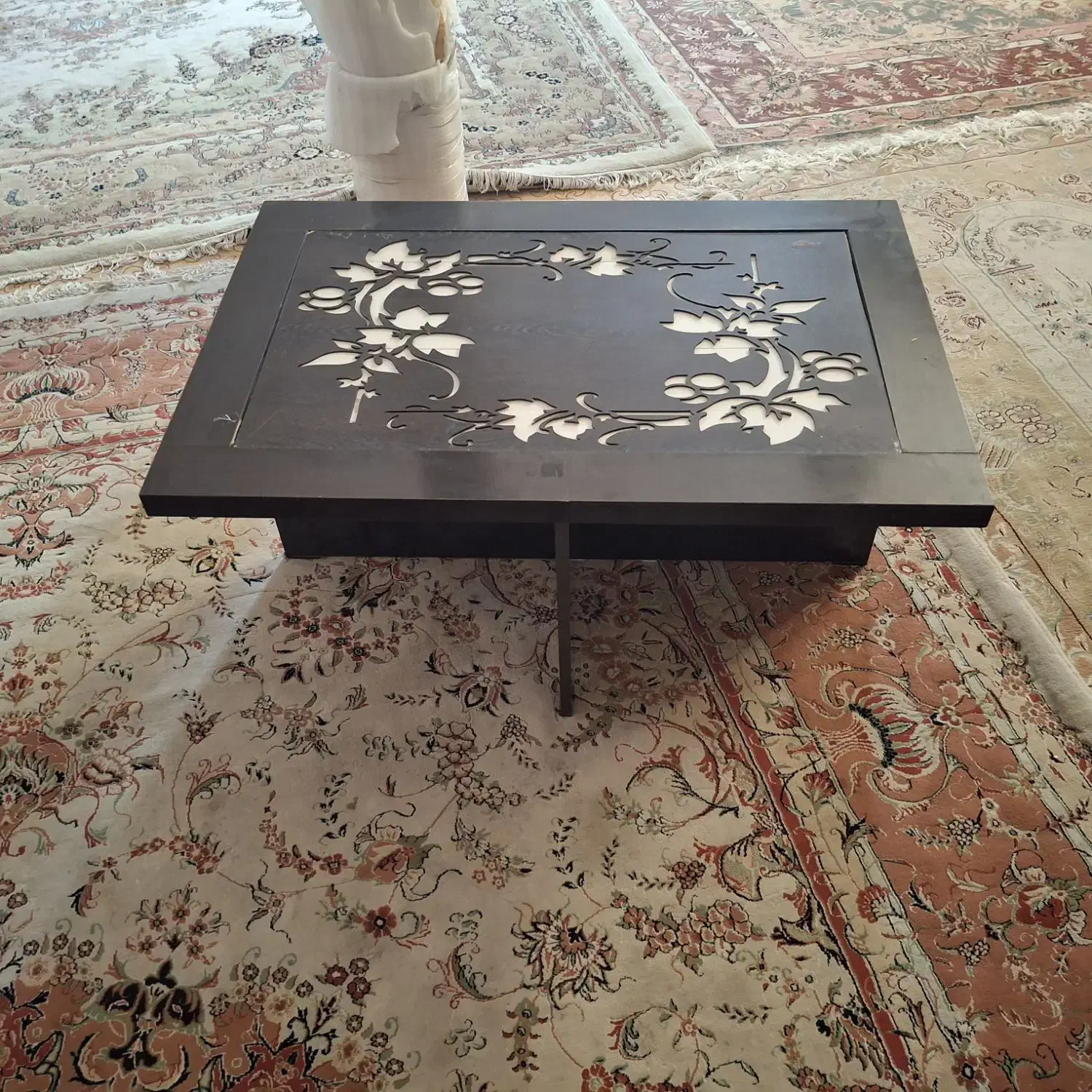 فروش دو عدد میز. و چهار عدد صندلی سیاه و سفید|مبلمان اداری|شاندیز, |دیوار