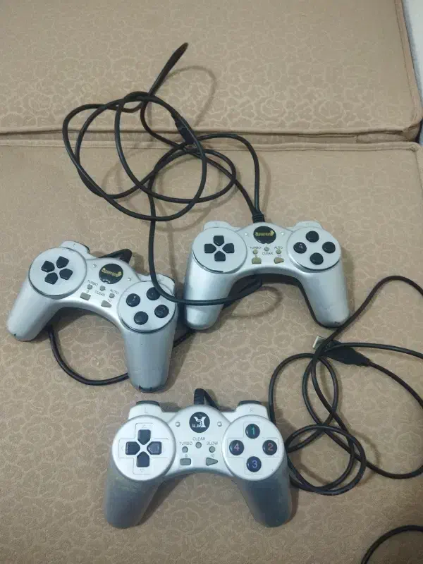 دسته بازی کامپیوتر|کنسول، بازی ویدئویی و آنلاین|پرند, فاز ۴|دیوار