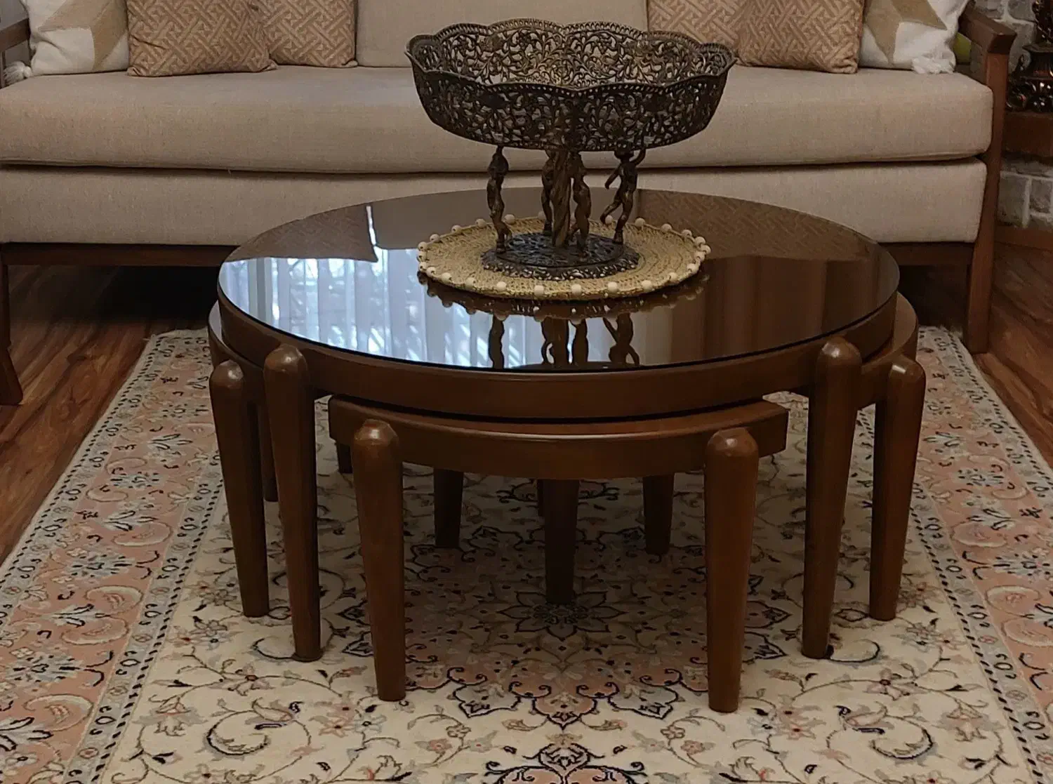 میز جلو مبلی به همراه ۴ عدد  عسلی|مبلمان خانگی و میز عسلی|رشت, منظریه|دیوار