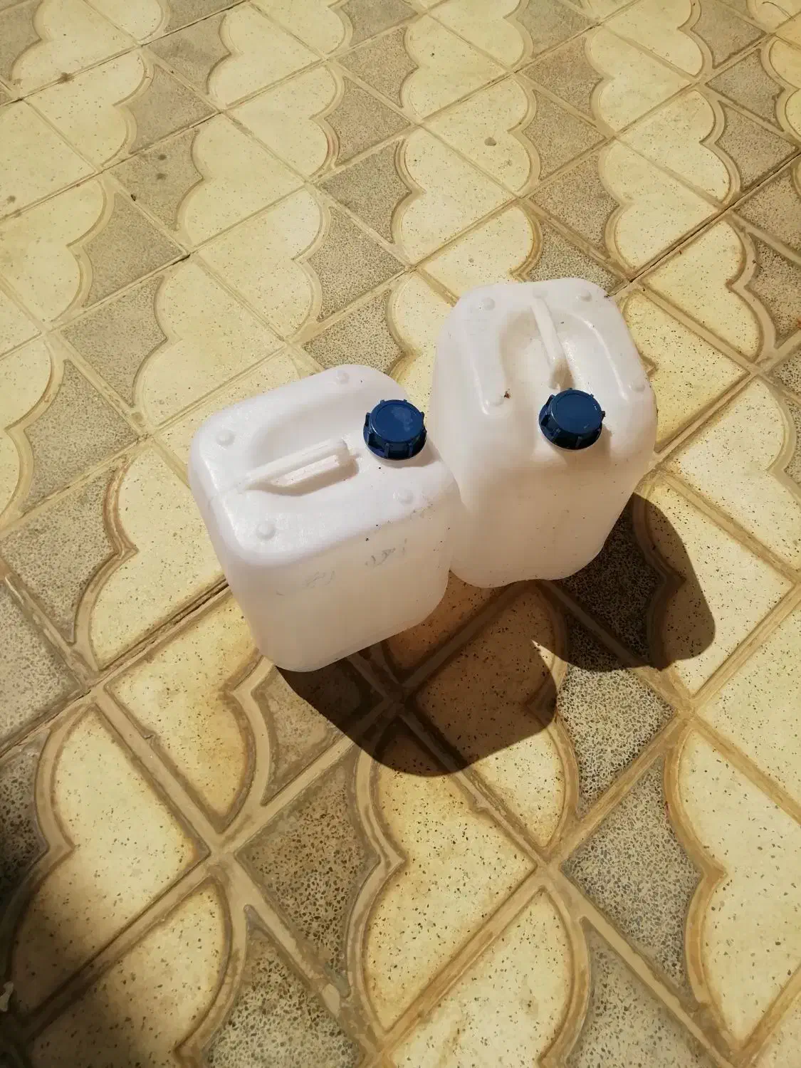 دبه 20لیتری تمیز و خوب جنس خوب|ظروف نگهدارنده، پلاستیکی، یکبارمصرف|شیراز, شیخ روزبهان|دیوار