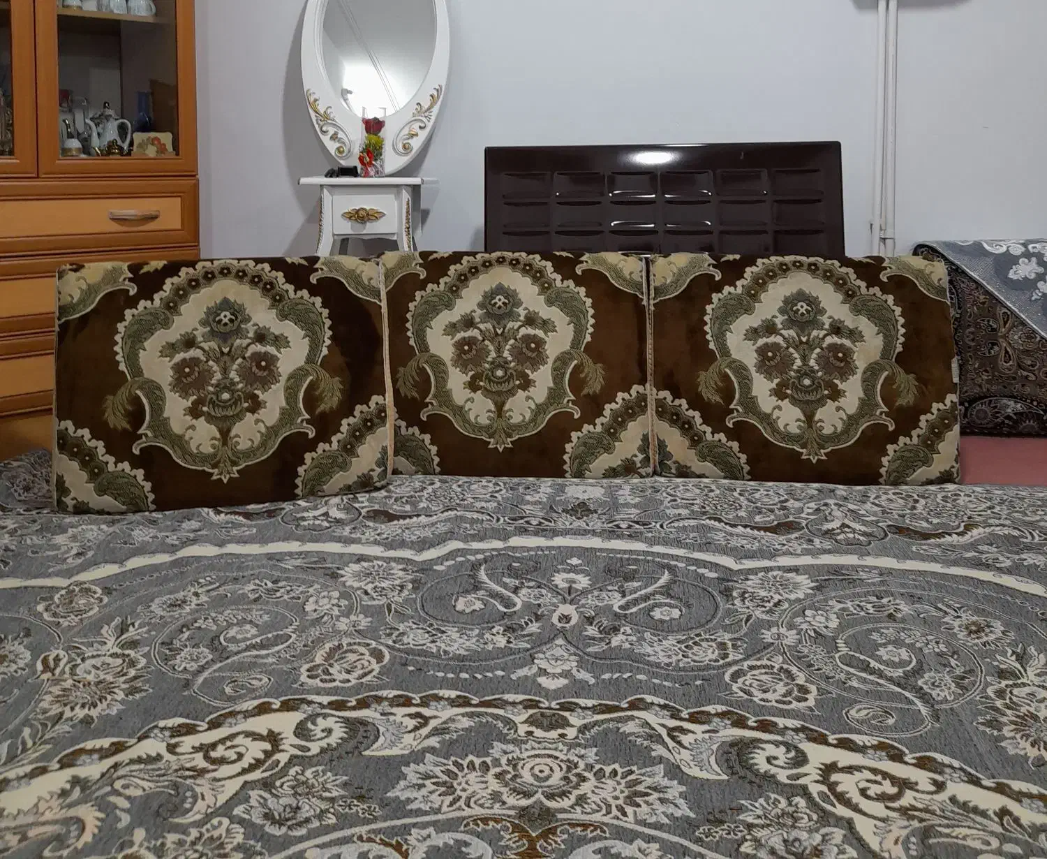 ( سه عدد پشتی تمیز و سالم )|پشتی|قم, شاه ابراهیم|دیوار