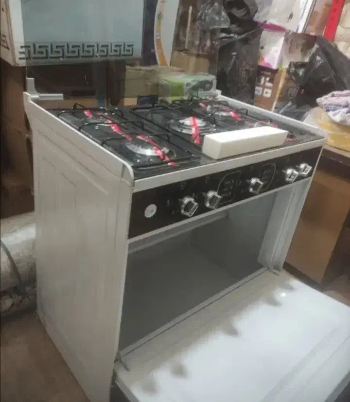 اجاق گازطرح فر*سرویس قاشق چنگال باچمدون*قابلمه|اجاق گاز و لوازم برقی پخت‌وپز|مشهد, فاطمیه|دیوار