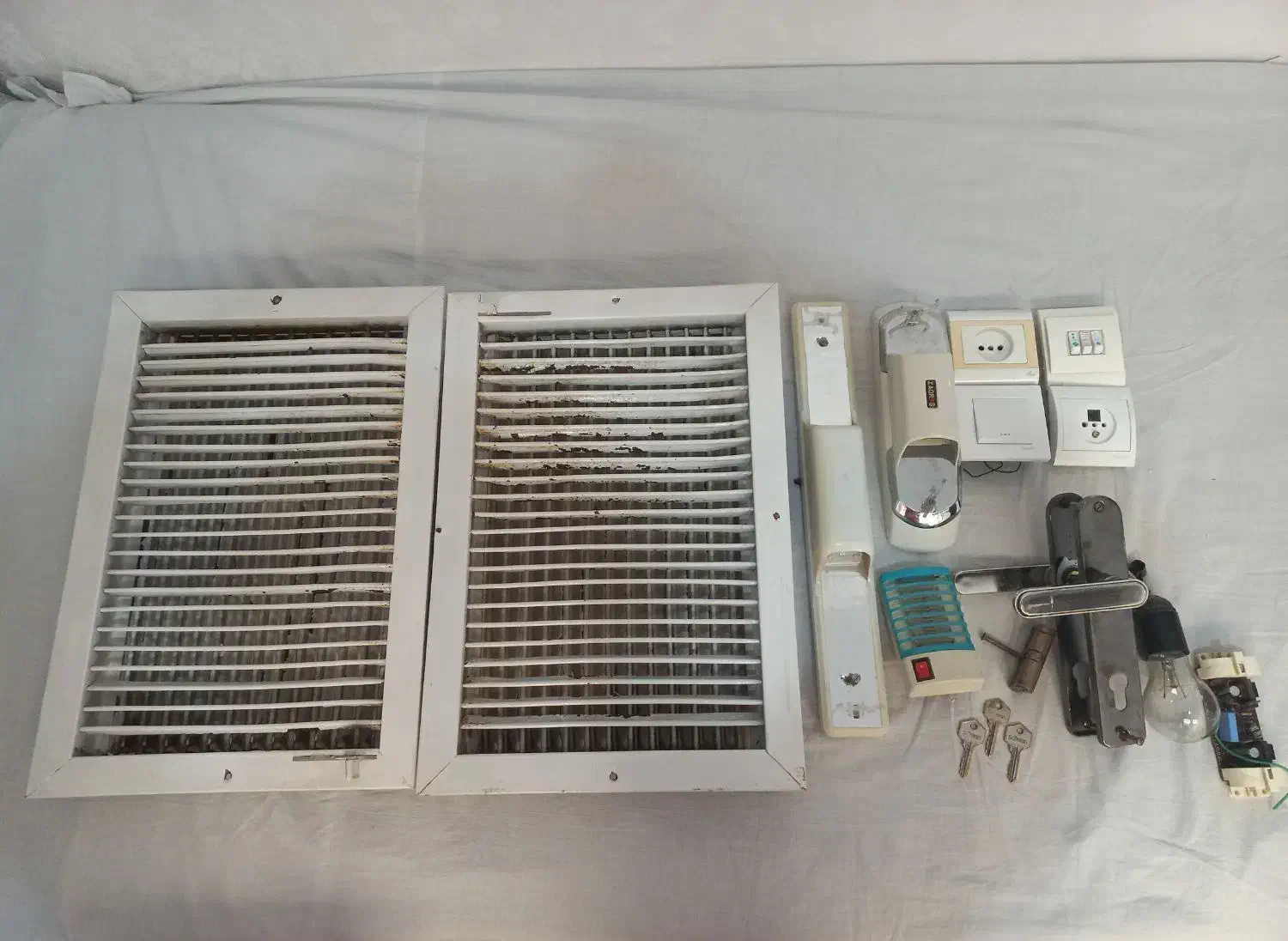 درب چوبی ورودی/دریچه کولر/مهتابی/سیم تلفن/کلیدکولر|مصالح و تجهیزات ساختمان|قم, دروازه چوبی|دیوار