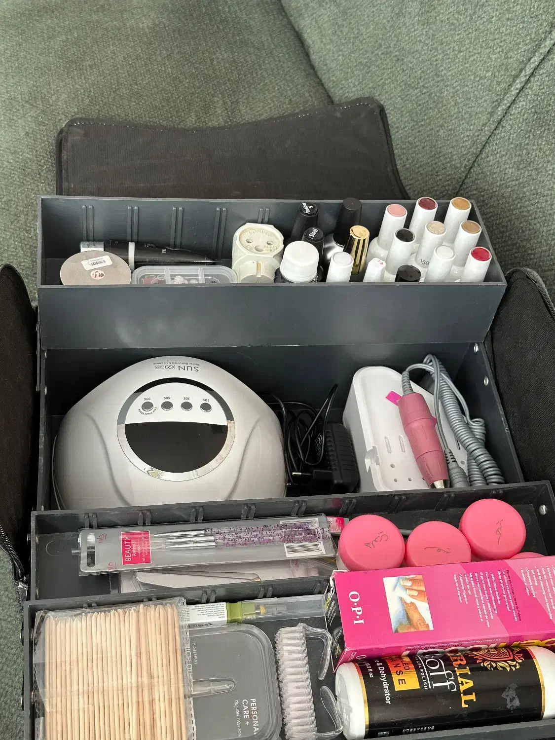 وسایل کاشت ناخن|آرایشگاه و سالن‌های زیبایی|بیرجند, |دیوار