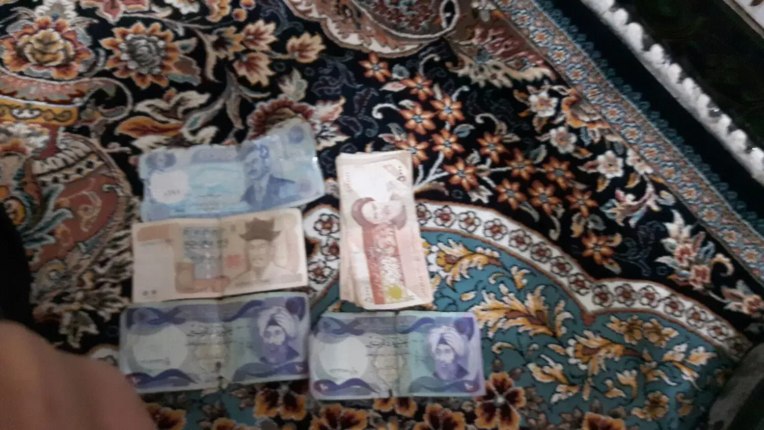 اسکناس|جواهرات|دورود, |دیوار